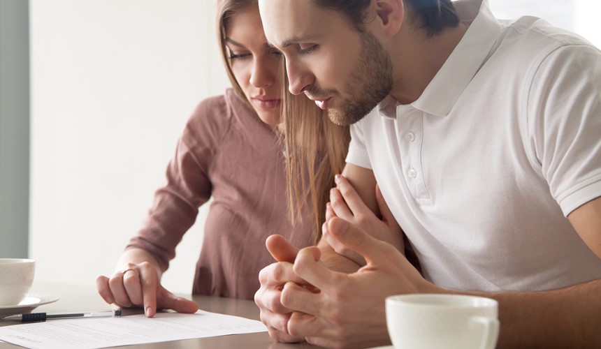 e-Instant - Couple reading